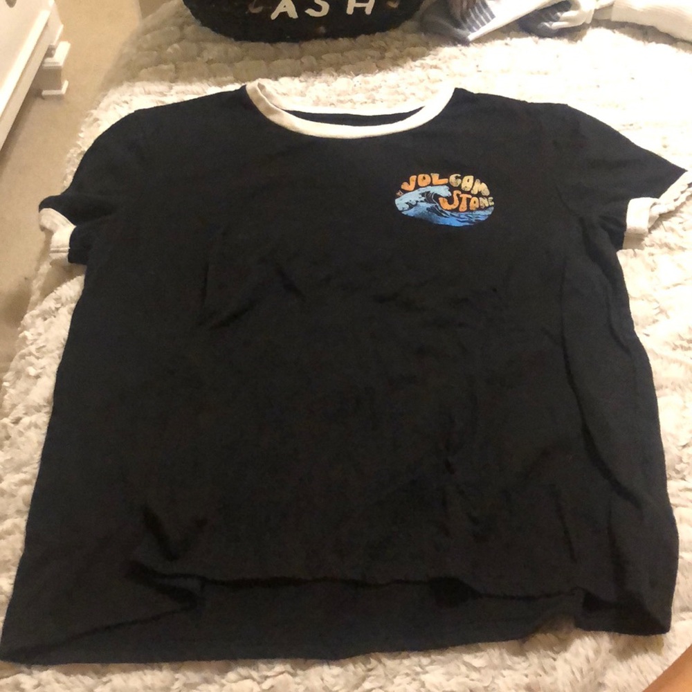 Black volcom T-shirt